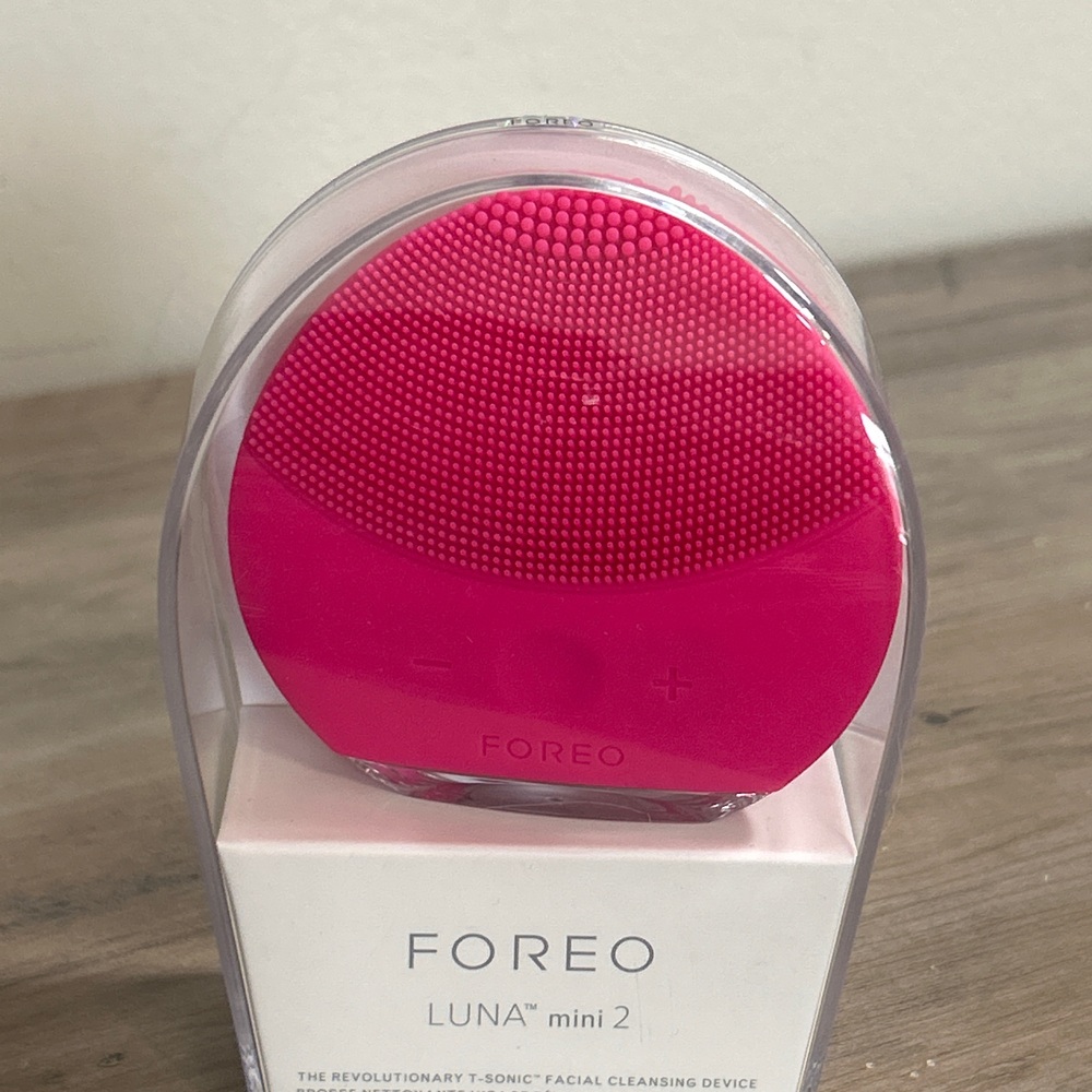 FOREO THE REVOLUTIONARY T-SONIC Facial Cleansing Device LUNA MINI 2